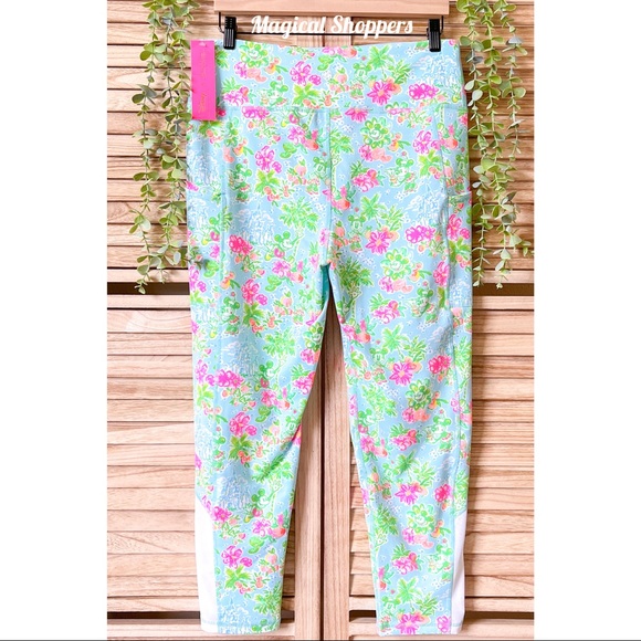 2022 Disney Parks x Lilly Pulitzer Collection Weekender Leggings NWT - Picture 2 of 5